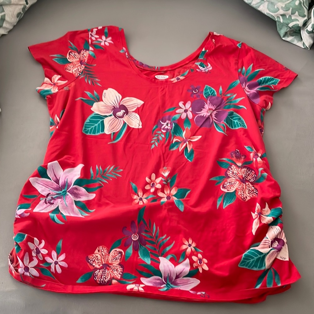Fitted maternity tee